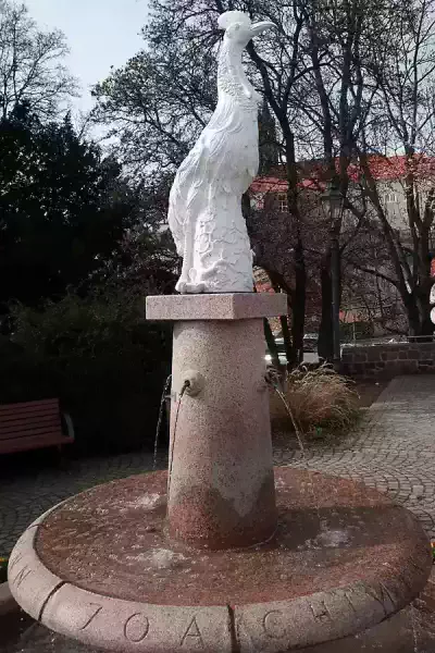 Kändlerbrunnen mit Helmkasuar