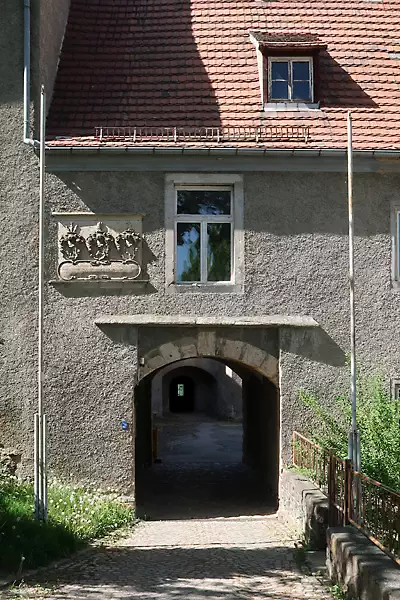 Schloss Rothschönberg, Zugangstor