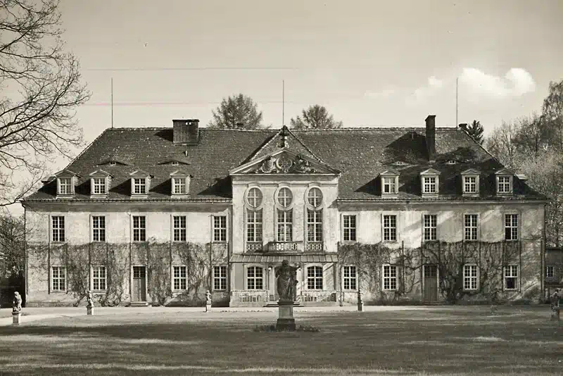 Möbius, Walter: Schloss Oberlichtenau, Hoffront, 1935