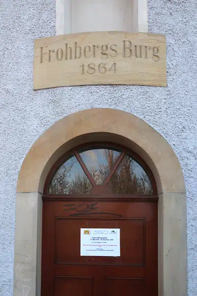 Hoher Stein, Aussichtsturm mit Kennzeichnung "Frohbergs Burg"