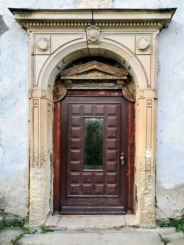 Schloss Naundorf, Eingangsportal