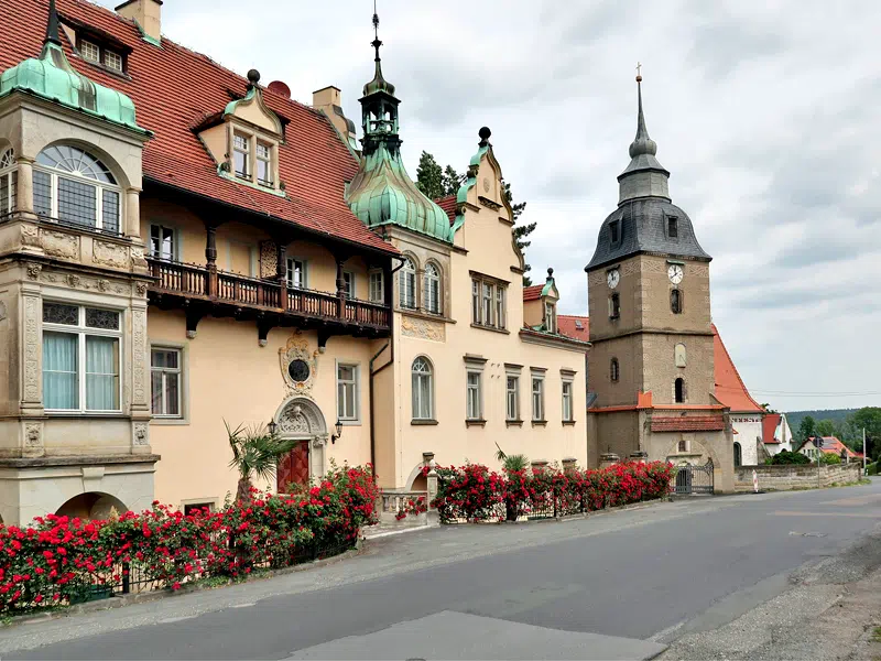 Cotta, Ritterschloss und Kirche